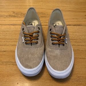 ✨VANS Classic Tan Canvas Women’s Size 8✨